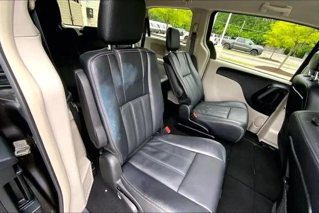 2015 Chrysler Town & Country LX