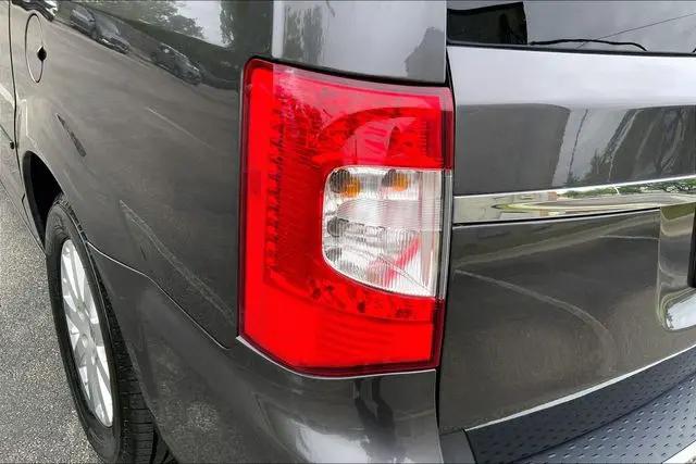 2015 Chrysler Town & Country LX