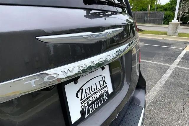 2015 Chrysler Town & Country LX
