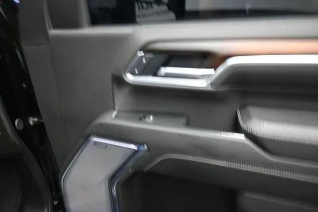 2025 GMC Sierra 2500HD 4WD Crew Cab Standard Bed Denali