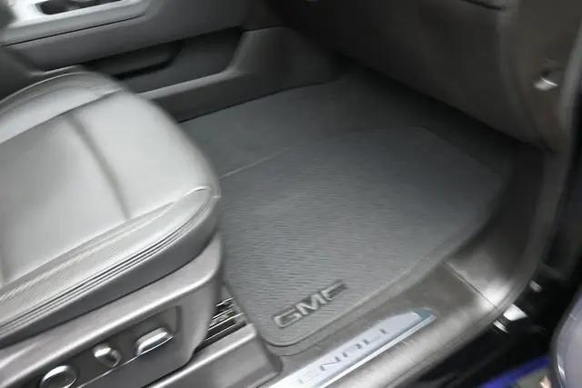 2025 GMC Sierra 2500HD 4WD Crew Cab Standard Bed Denali