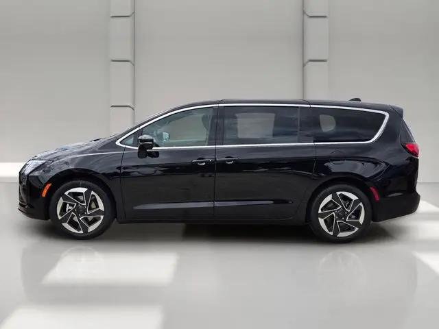 2027 Chrysler Pacifica Limited