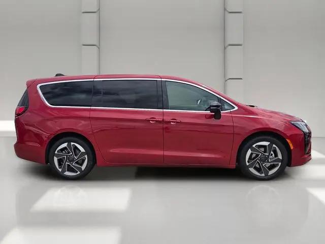 2027 Chrysler Pacifica Limited