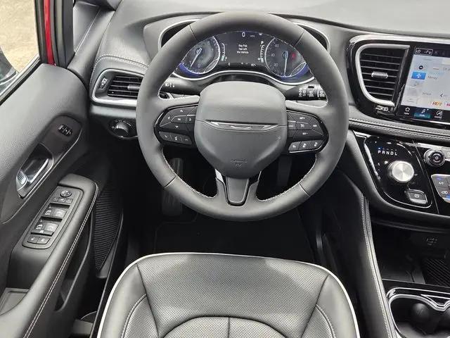 2027 Chrysler Pacifica Limited