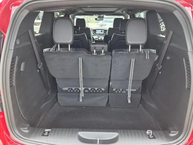 2027 Chrysler Pacifica Limited