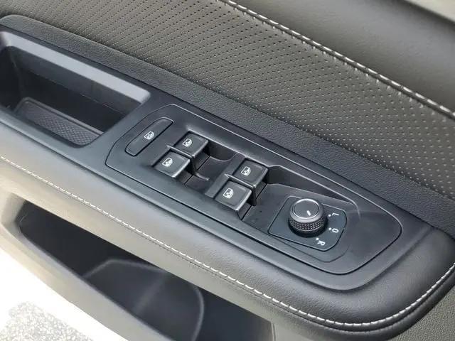 2025 Volkswagen Atlas Cross Sport 2.0T SE