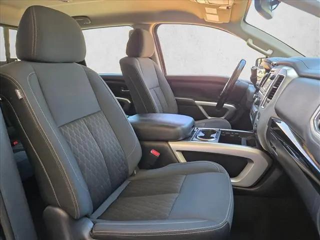 2017 Nissan Titan SV