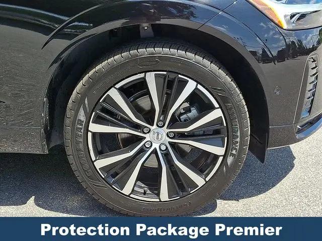 2024 Volvo XC60 B5 Ultimate Dark Theme