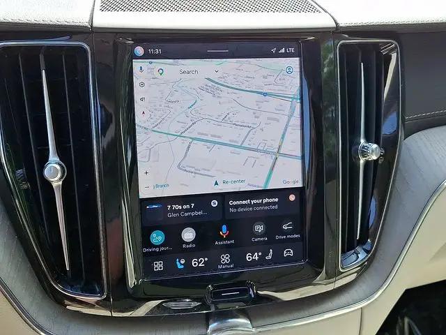 2024 Volvo XC60 B5 Ultimate Dark Theme