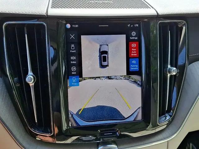 2024 Volvo XC60 B5 Ultimate Dark Theme