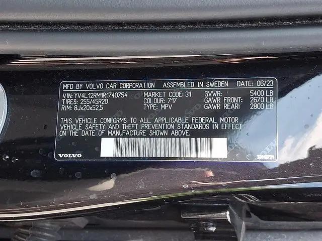 2024 Volvo XC60 B5 Ultimate Dark Theme