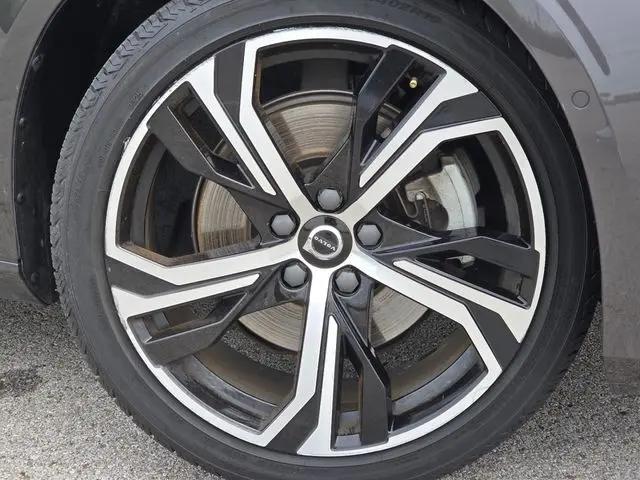 2024 Volvo S60 B5 Plus Dark Theme