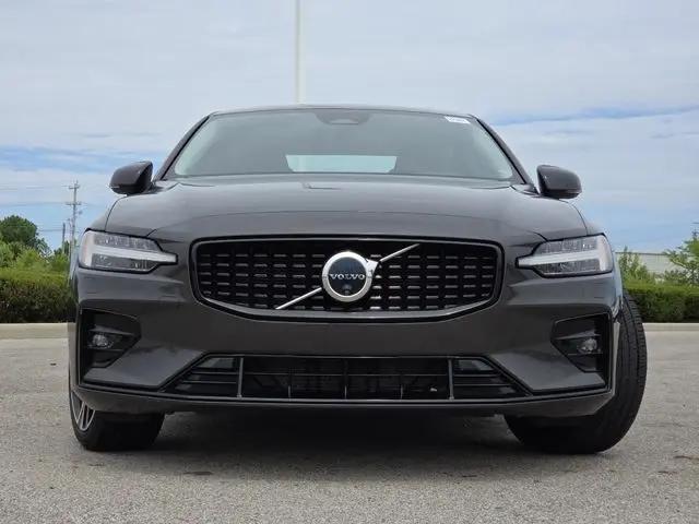 2024 Volvo S60 B5 Plus Dark Theme