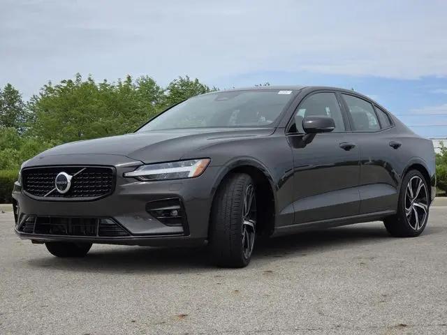 2024 Volvo S60 B5 Plus Dark Theme
