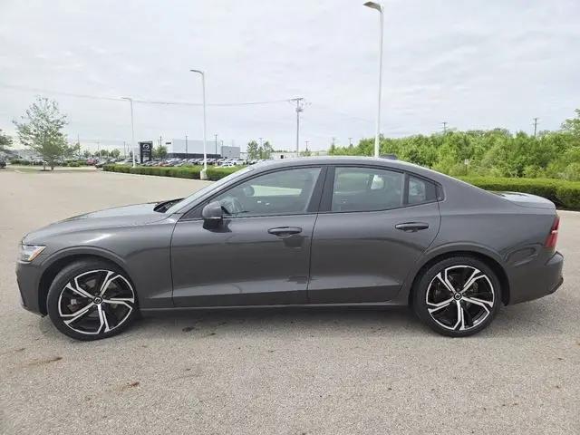 2024 Volvo S60 B5 Plus Dark Theme