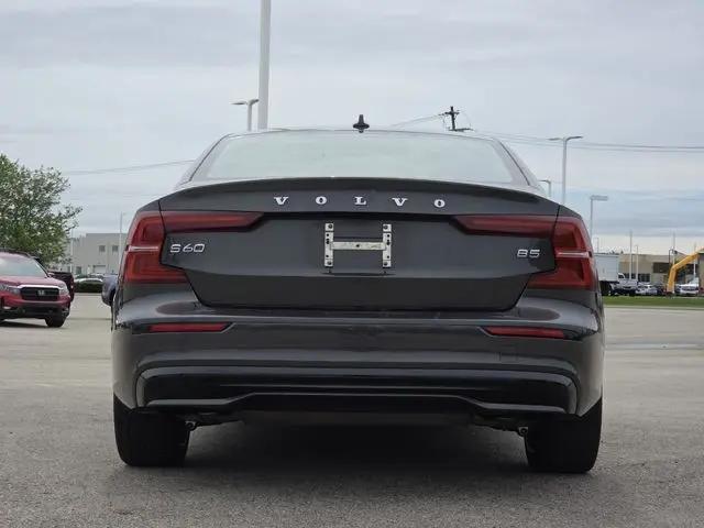 2024 Volvo S60 B5 Plus Dark Theme