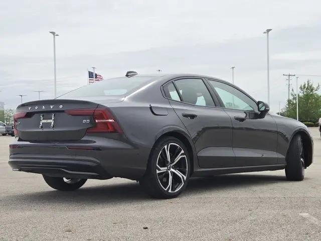 2024 Volvo S60 B5 Plus Dark Theme
