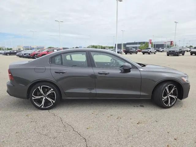 2024 Volvo S60 B5 Plus Dark Theme