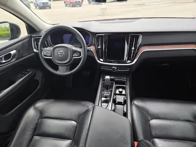 2024 Volvo S60 B5 Plus Dark Theme