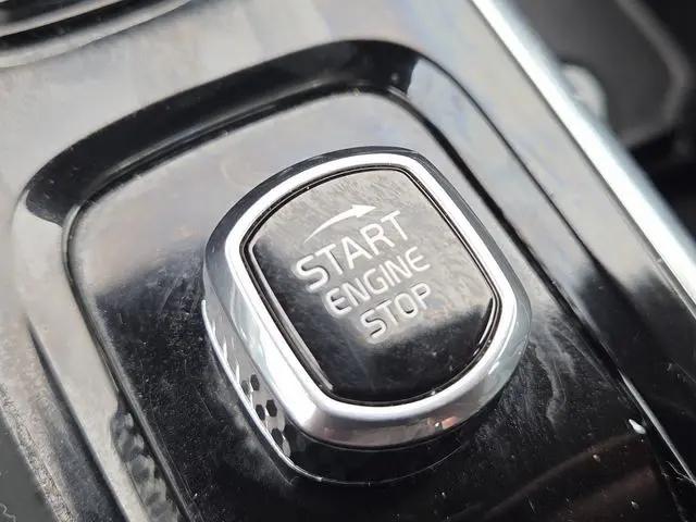 2024 Volvo S60 B5 Plus Dark Theme