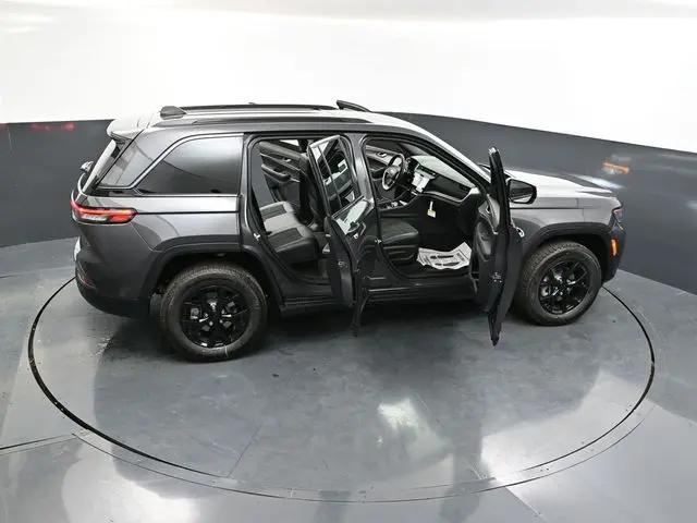 2026 Jeep Grand Cherokee Altitude 4x4