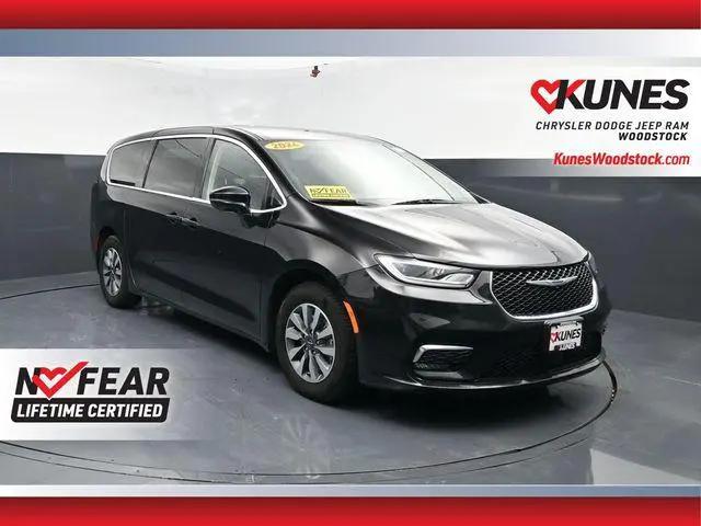 2024 Chrysler Pacifica Hybrid Select for sale in Woodstock, IL