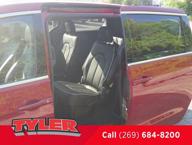 2027 Chrysler Pacifica Limited