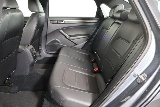 2022 Volkswagen Passat 2.0T R-Line