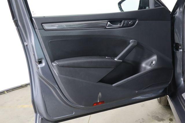 2022 Volkswagen Passat 2.0T R-Line
