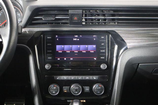 2022 Volkswagen Passat 2.0T R-Line