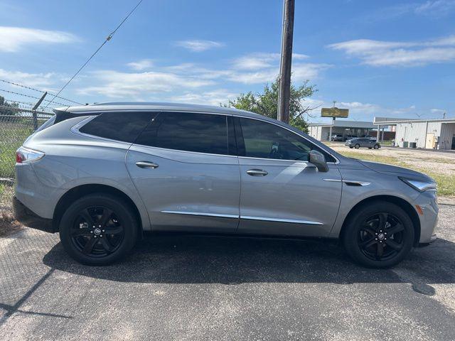 2024 Buick Enclave Essence FWD