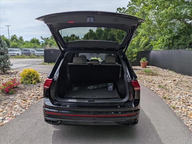 2024 Volkswagen Tiguan 2.0T SE R-Line Black