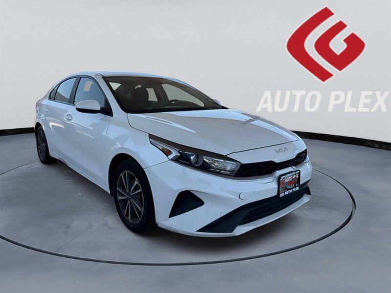 2023 Kia Forte LXS AT's photo