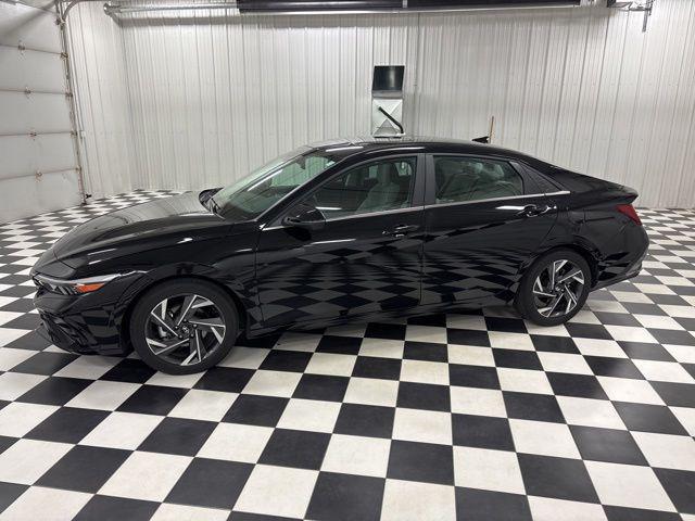 2024 Hyundai Elantra Limited for sale in ROCHESTER, MN