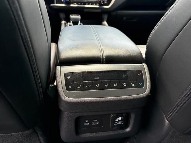 2025 Nissan Pathfinder Platinum 4WD