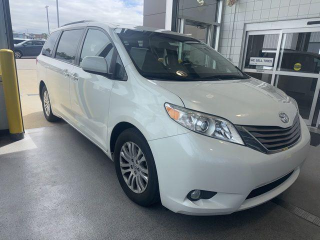 2016 Toyota Sienna XLE Premium 8 Passenger for sale in ALEXANDRIA, KY