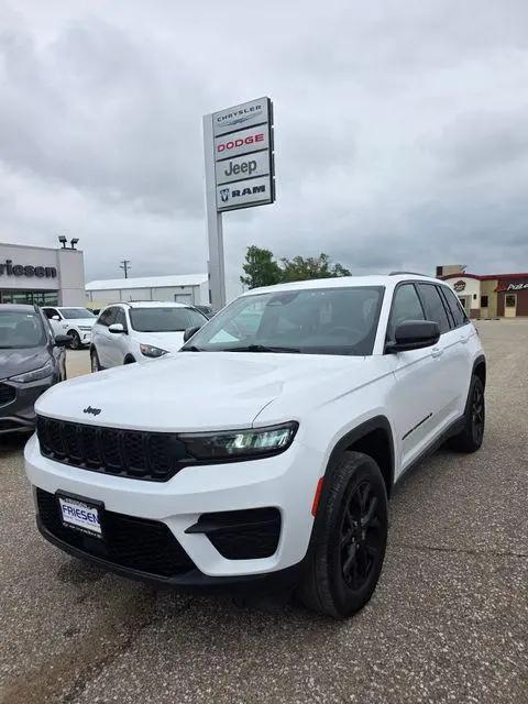 2024 Jeep Grand Cherokee Altitude 4x4 for sale in Clay Center, KS