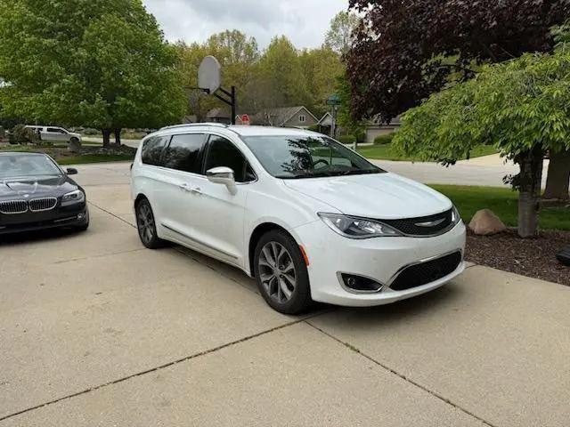 2017 Chrysler Pacifica Limited for sale in Holland, MI
