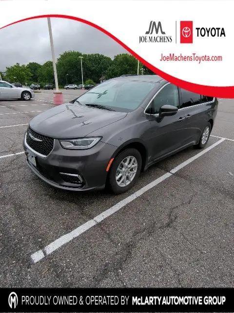 2022 Chrysler Pacifica Touring L for sale in Columbia, MO