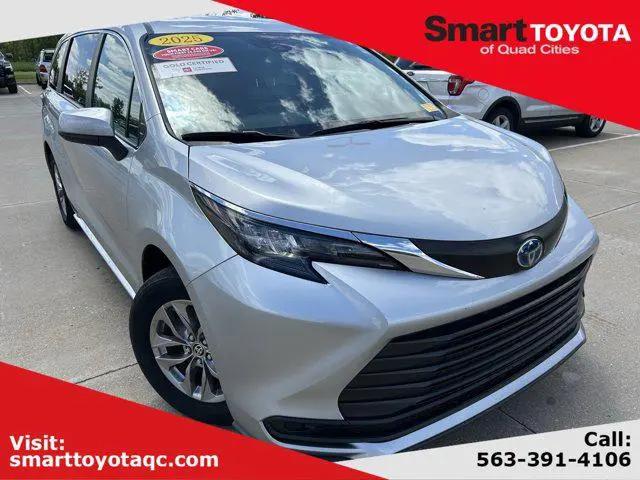 2025 Toyota Sienna LE for sale in Davenport, IA