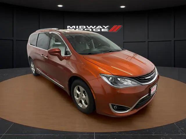 2018 Chrysler Pacifica Hybrid Touring L for sale in Chicago, IL