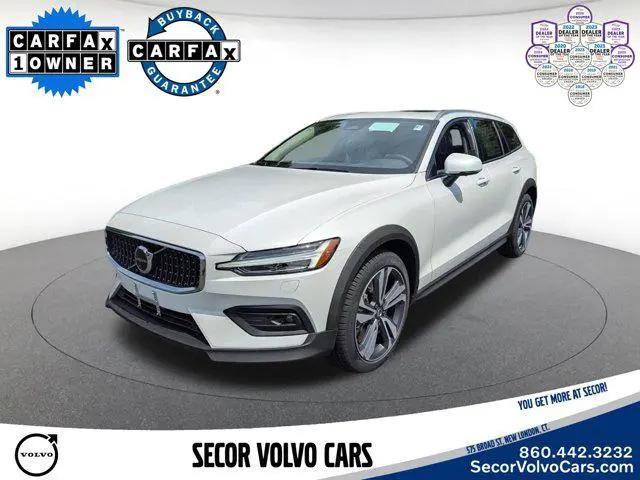 2026 Volvo V60 Cross Country Plus, B5 AWD Gas (mild hybrid) for sale in New London, CT