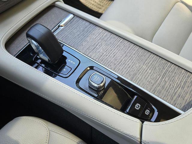 2023 Volvo XC90 Recharge T8 Plus 6-Seater