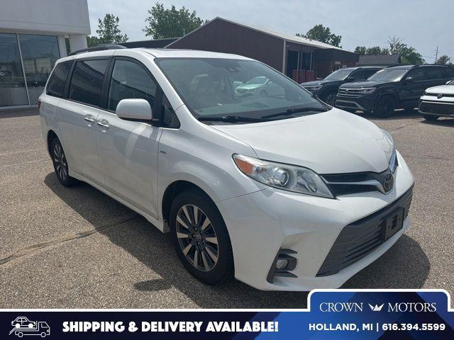 2020 Toyota Sienna XLE V6 AWD 7-Passenger's photo