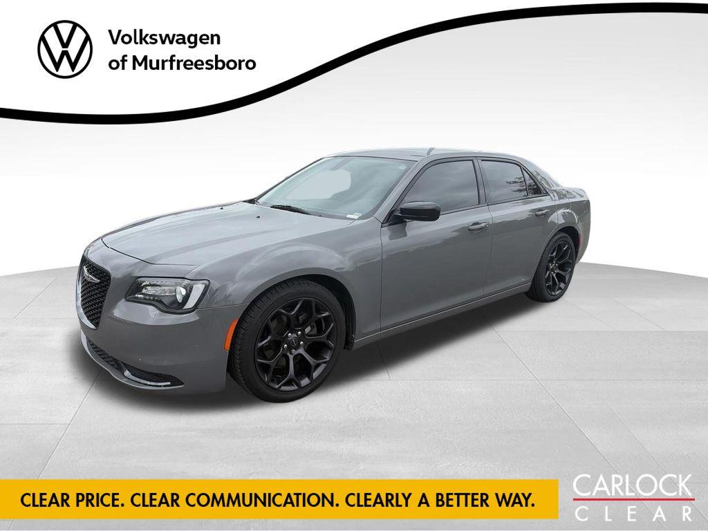 2019 Chrysler 300 Touring's photo