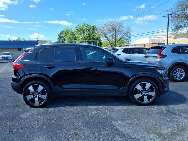 2021 Volvo XC40 T5 Momentum