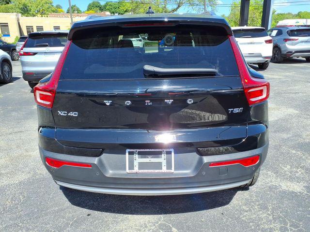 2021 Volvo XC40 T5 Momentum
