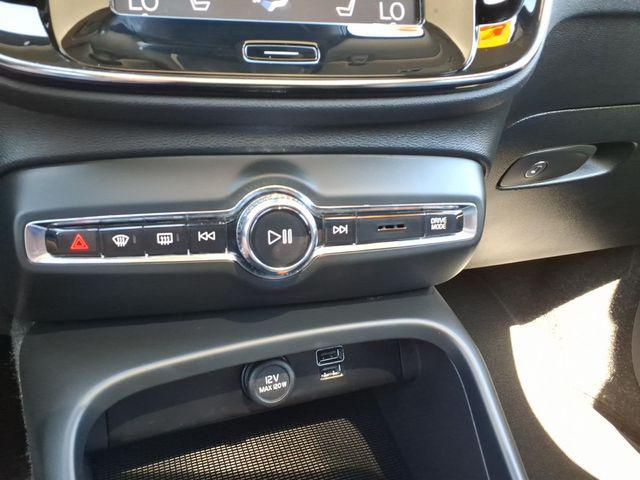 2021 Volvo XC40 T5 Momentum