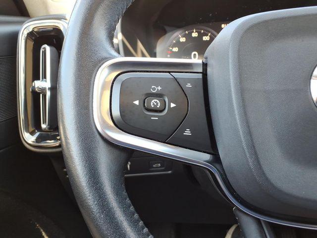 2021 Volvo XC40 T5 Momentum
