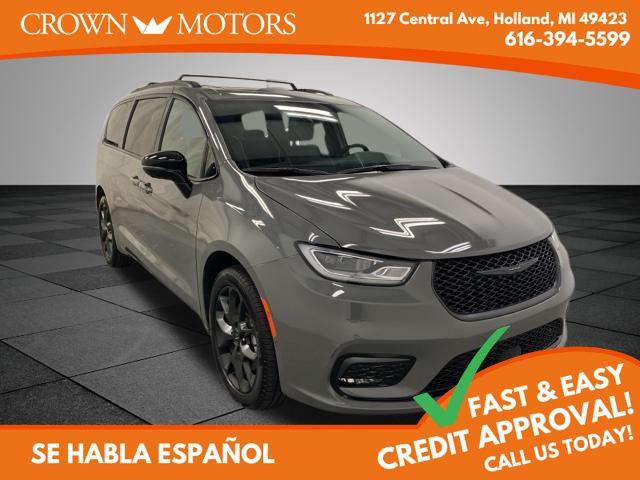 2025 Chrysler Pacifica Limited AWD's photo